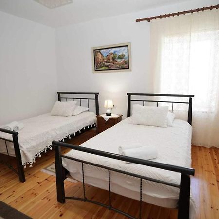 Eniguesthouse ジロカストラ エクステリア 写真