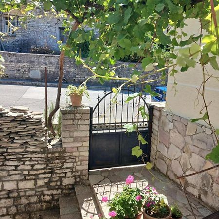 Eniguesthouse ジロカストラ エクステリア 写真