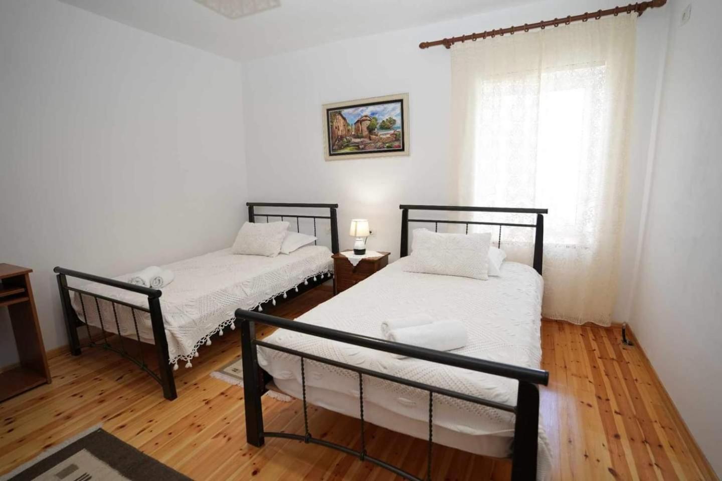 Eniguesthouse ジロカストラ エクステリア 写真