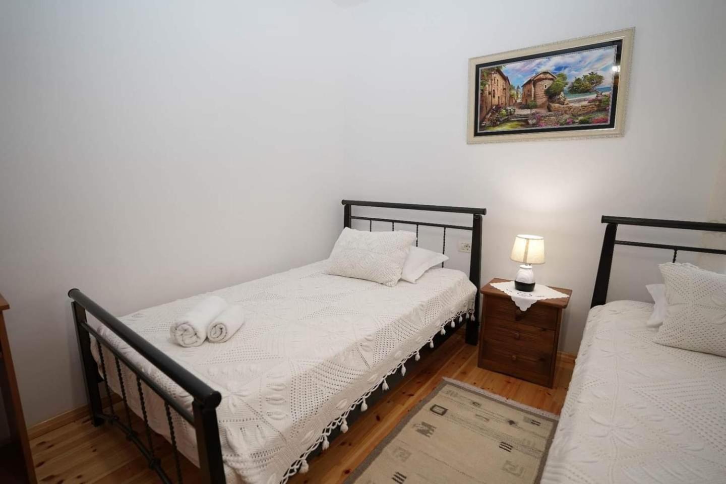 Eniguesthouse ジロカストラ エクステリア 写真