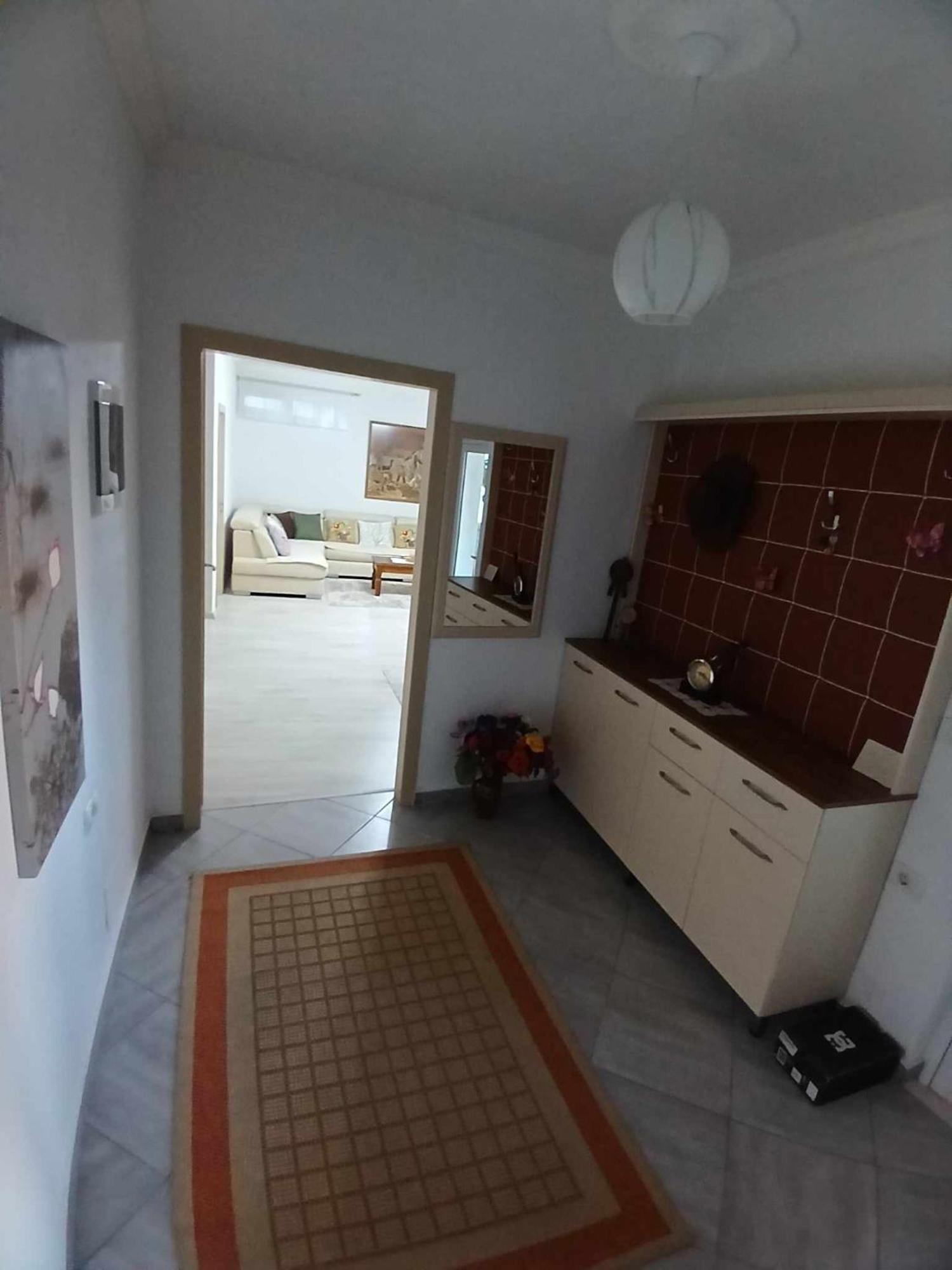 Eniguesthouse ジロカストラ エクステリア 写真