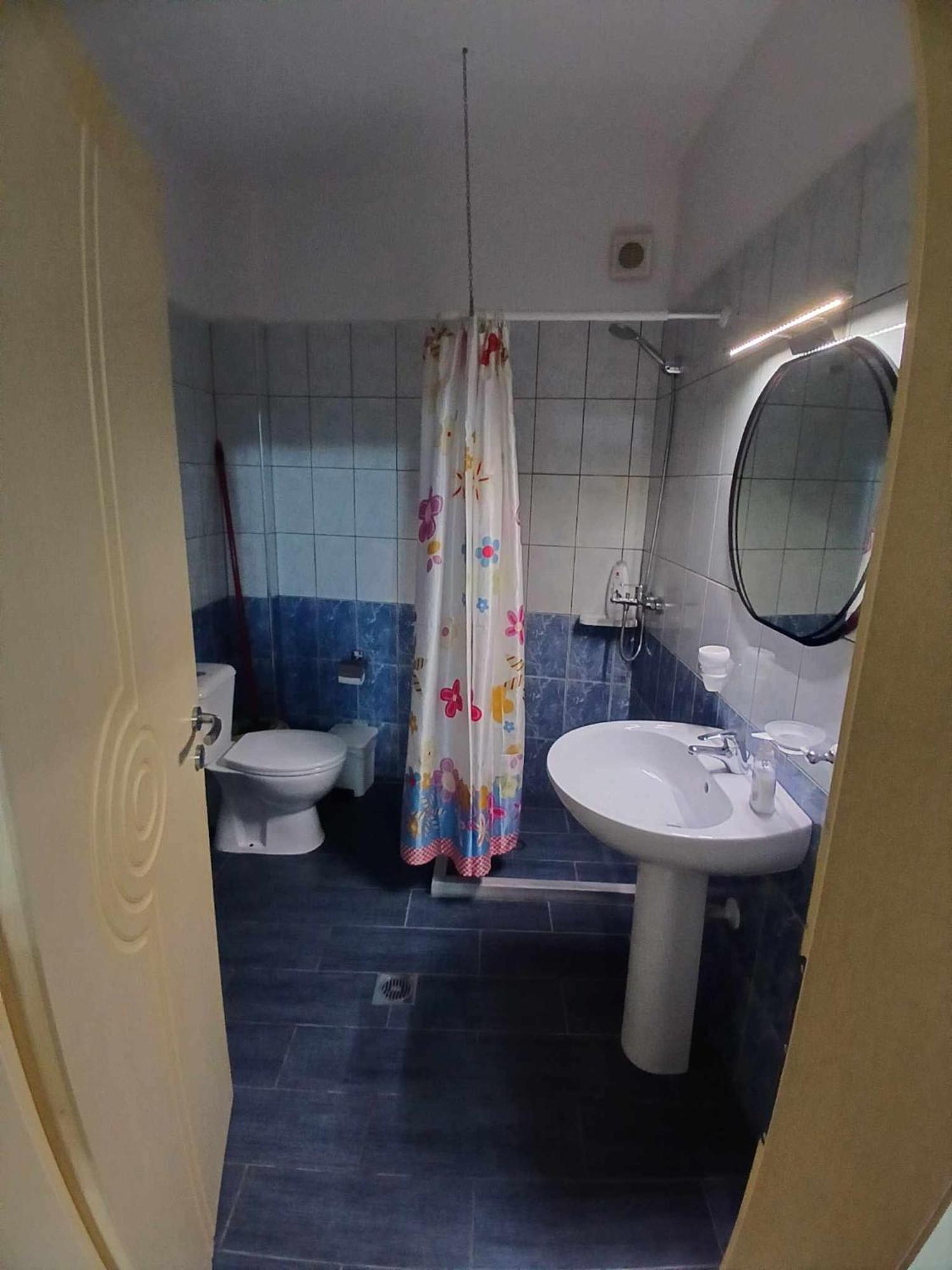 Eniguesthouse ジロカストラ エクステリア 写真
