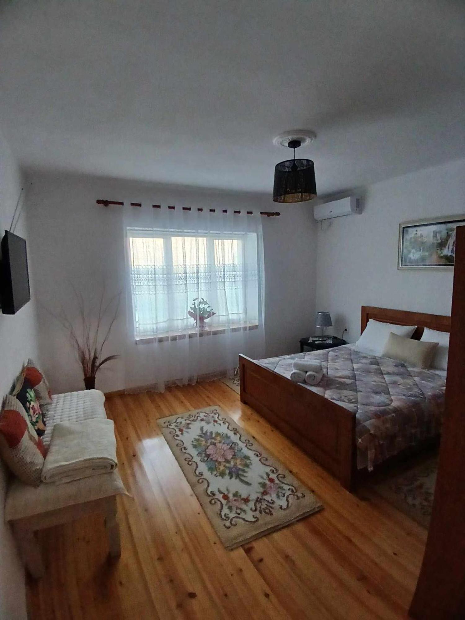 Eniguesthouse ジロカストラ エクステリア 写真