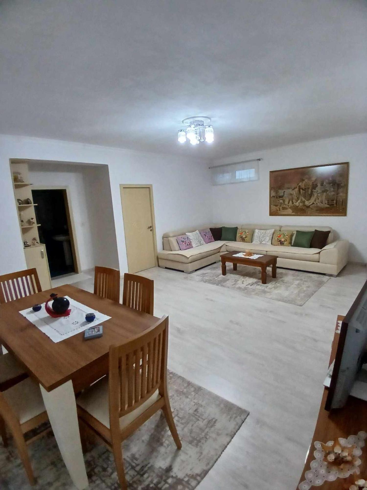 Eniguesthouse ジロカストラ エクステリア 写真