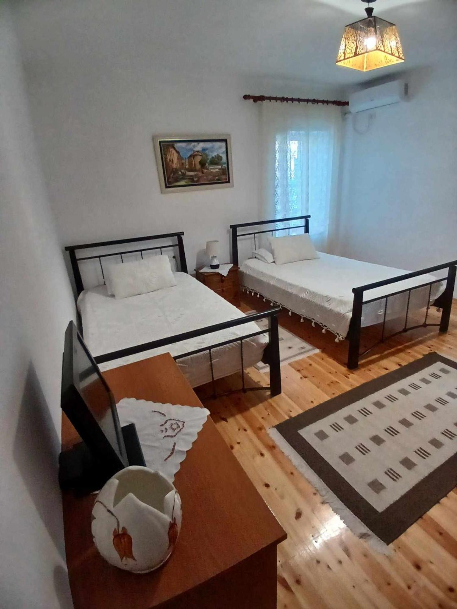 Eniguesthouse ジロカストラ エクステリア 写真