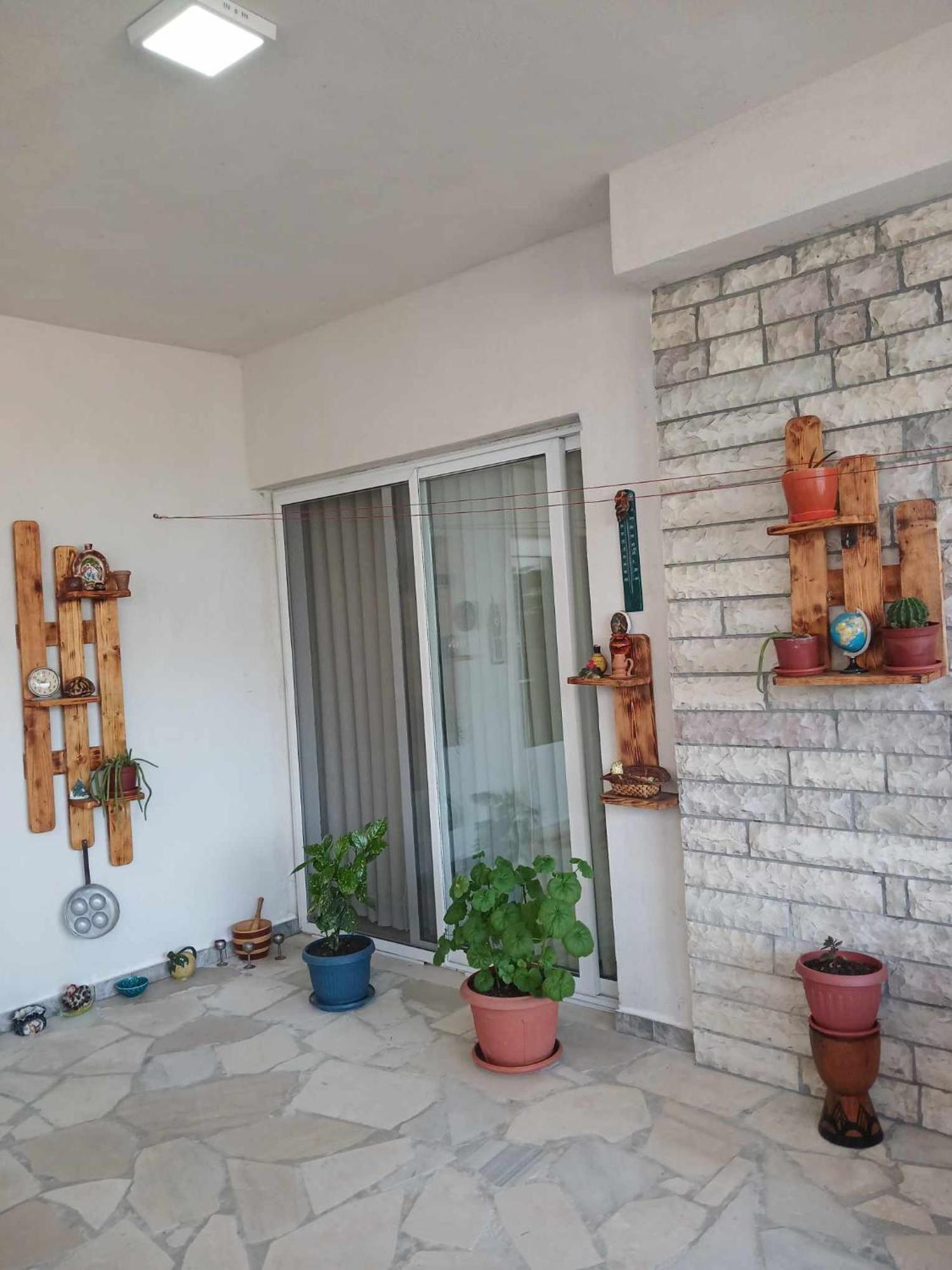 Eniguesthouse ジロカストラ エクステリア 写真