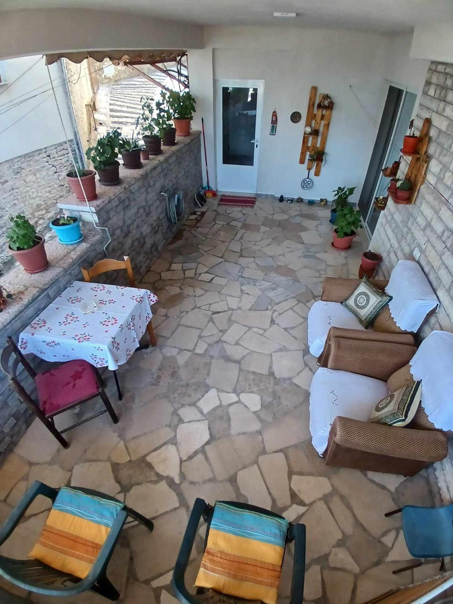 Eniguesthouse ジロカストラ エクステリア 写真