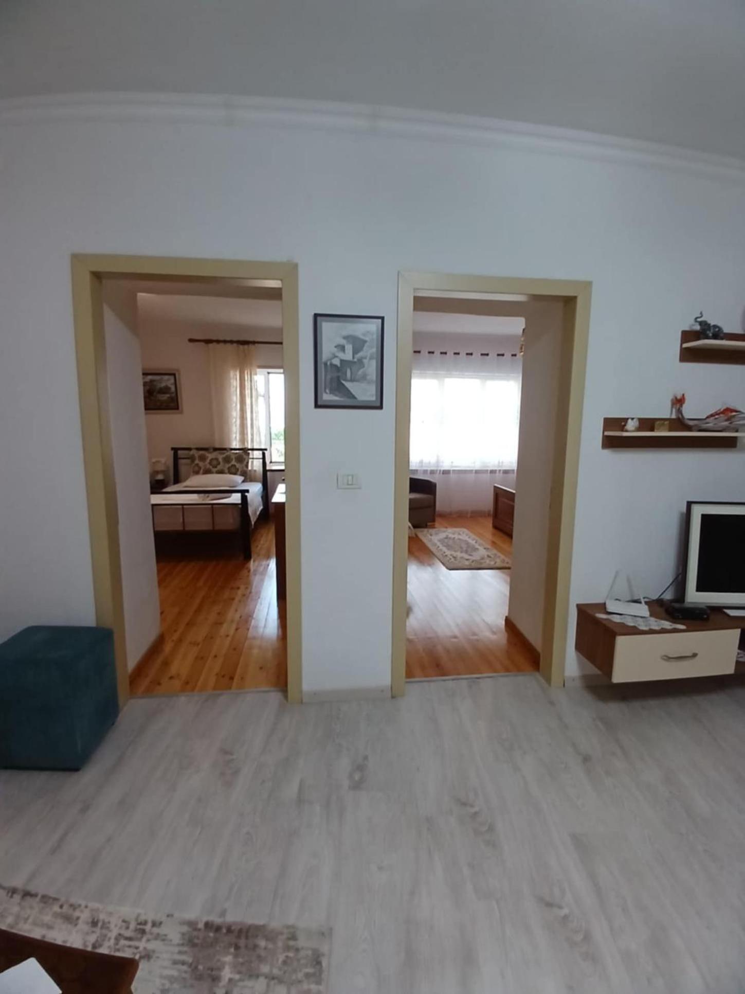 Eniguesthouse ジロカストラ エクステリア 写真