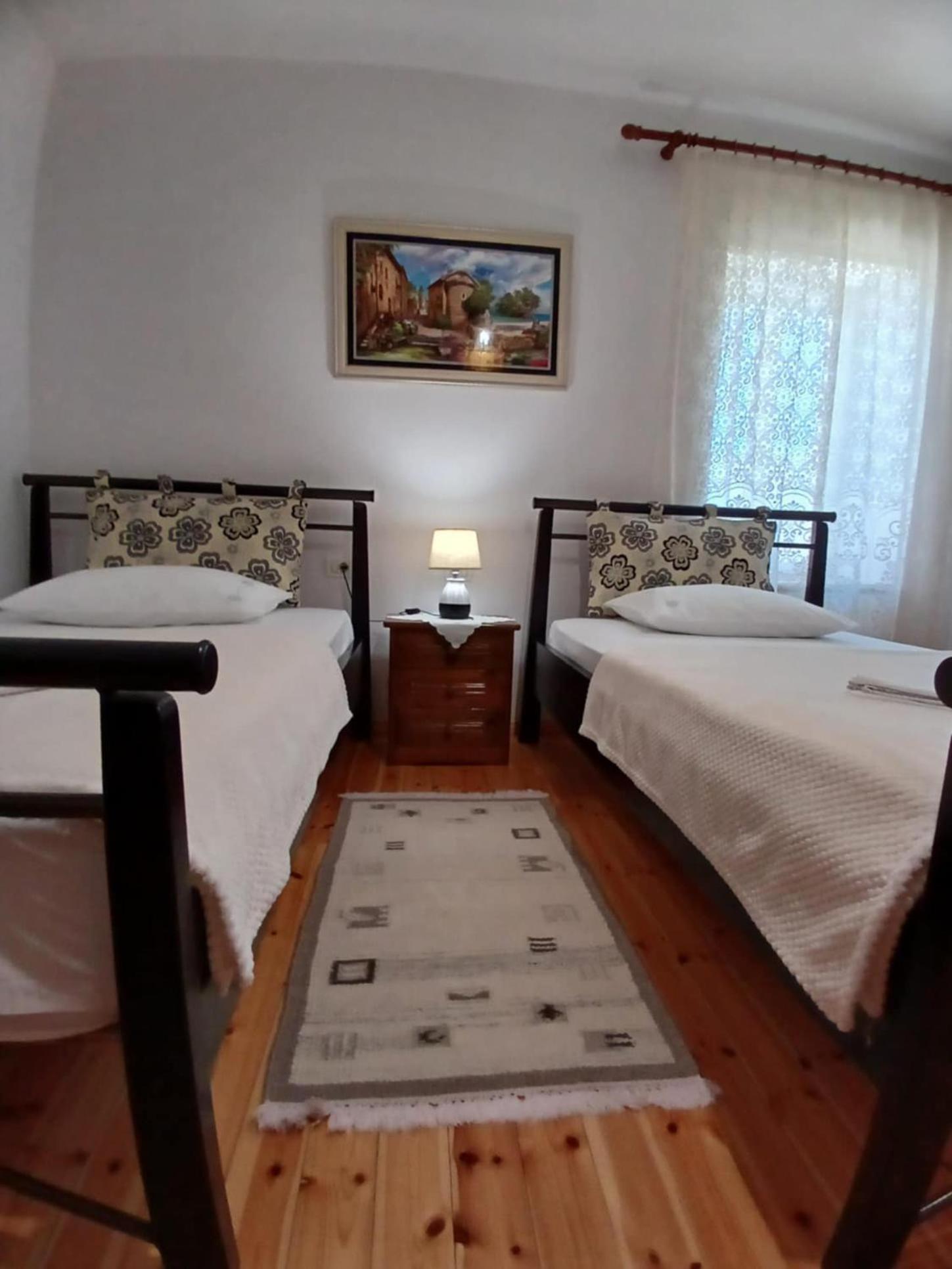 Eniguesthouse ジロカストラ エクステリア 写真