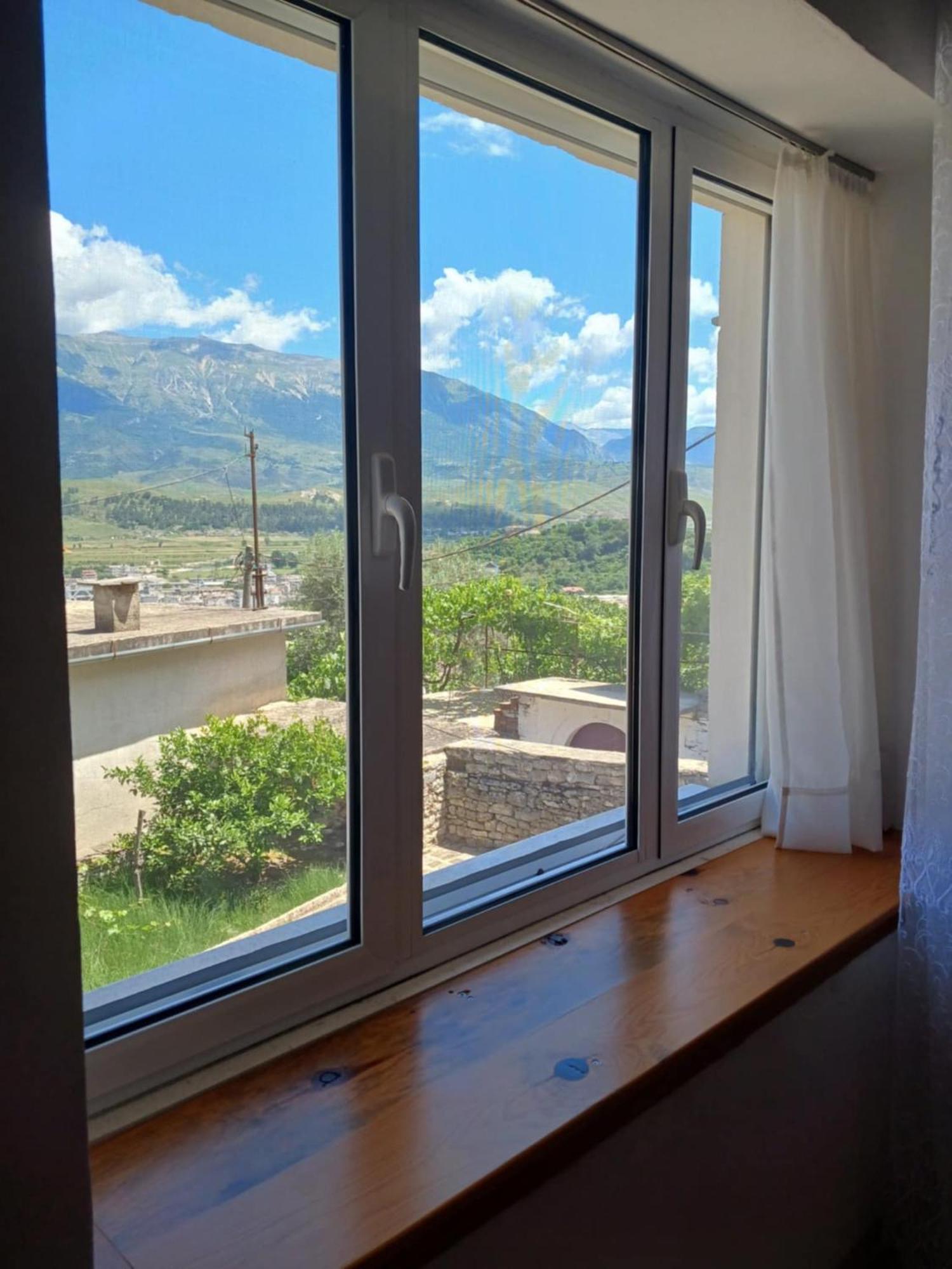 Eniguesthouse ジロカストラ エクステリア 写真